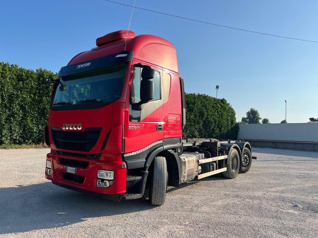 IVECO STRALIS 500 SCARRABILE - Крюковой мультилифт: фото 1 IVECO STRALIS 500 SCARRABILE - Крюковой мультилифт: фото 1