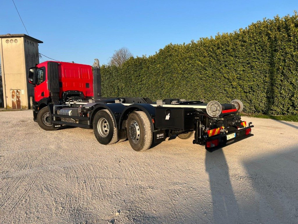 IVECO X-WAY AD260 NUOVO TARGATO SCARRABILE - Крюковой мультилифт: фото 3 IVECO X-WAY AD260 NUOVO TARGATO SCARRABILE - Крюковой мультилифт: фото 3