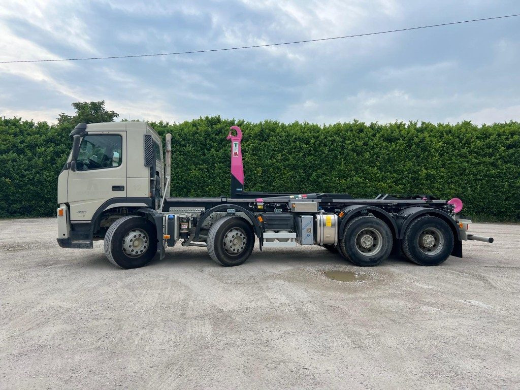 VOLVO FM480 SCARRABILE 8X4 - Крюковой мультилифт: фото 2 VOLVO FM480 SCARRABILE 8X4 - Крюковой мультилифт: фото 2