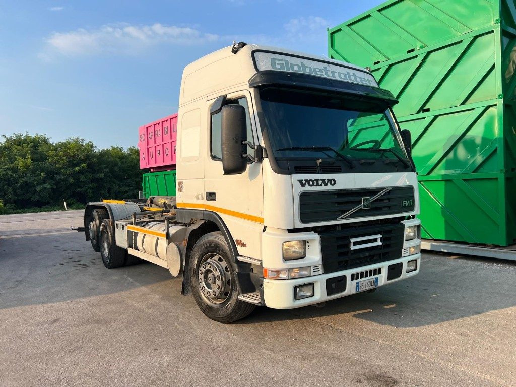 VOLVO FM7 SCARRABILE - Крюковой мультилифт: фото 2 VOLVO FM7 SCARRABILE - Крюковой мультилифт: фото 2