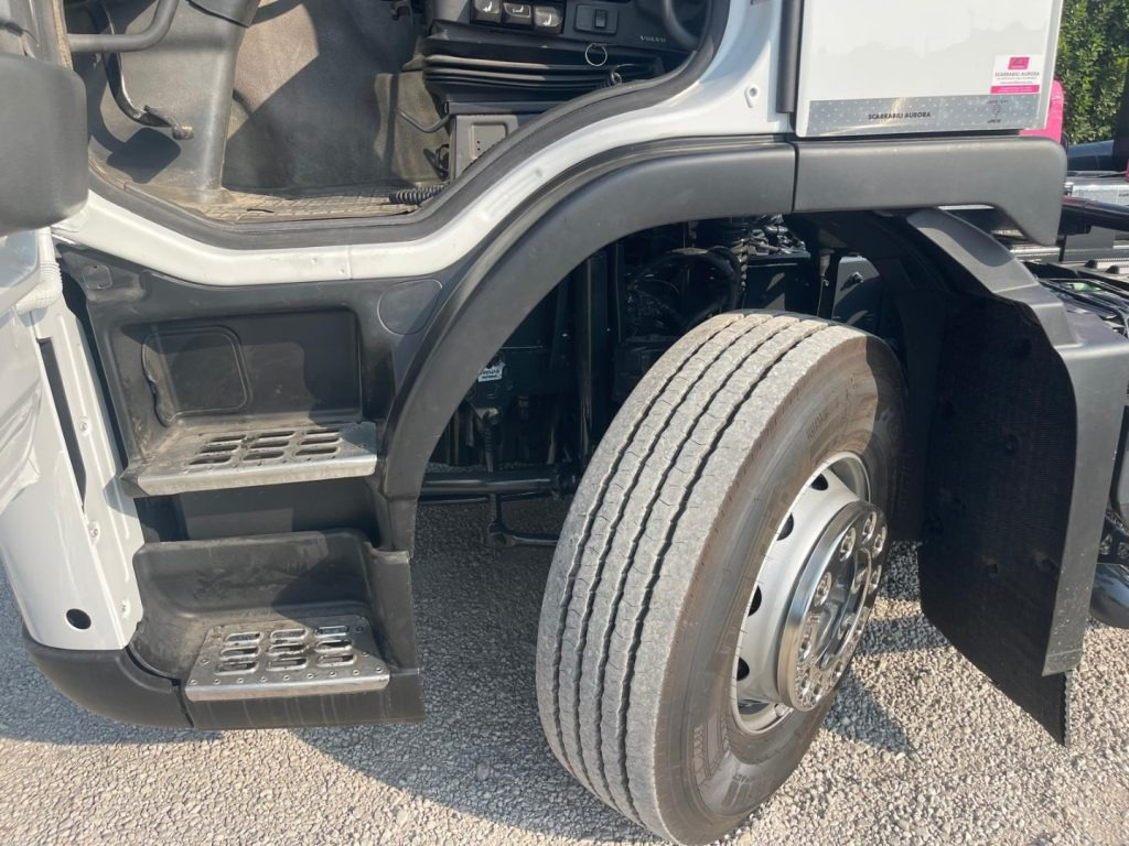 VOLVO FM9 SCARRABILE - Крюковой мультилифт: фото 3 VOLVO FM9 SCARRABILE - Крюковой мультилифт: фото 3