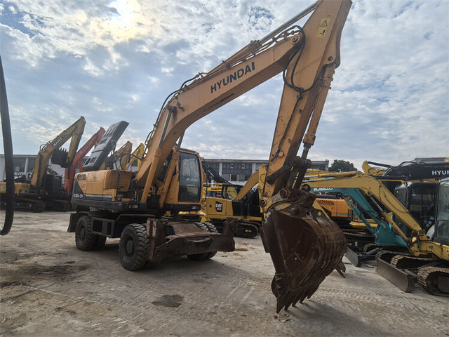 Hyundai R210W-9S - Колёсный экскаватор: фото 4 Hyundai R210W-9S - Колёсный экскаватор: фото 4