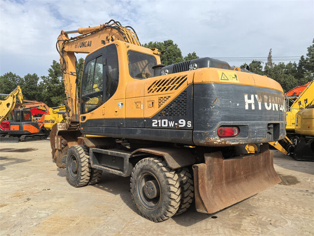 Hyundai R210W-9S - Колёсный экскаватор: фото 3 Hyundai R210W-9S - Колёсный экскаватор: фото 3