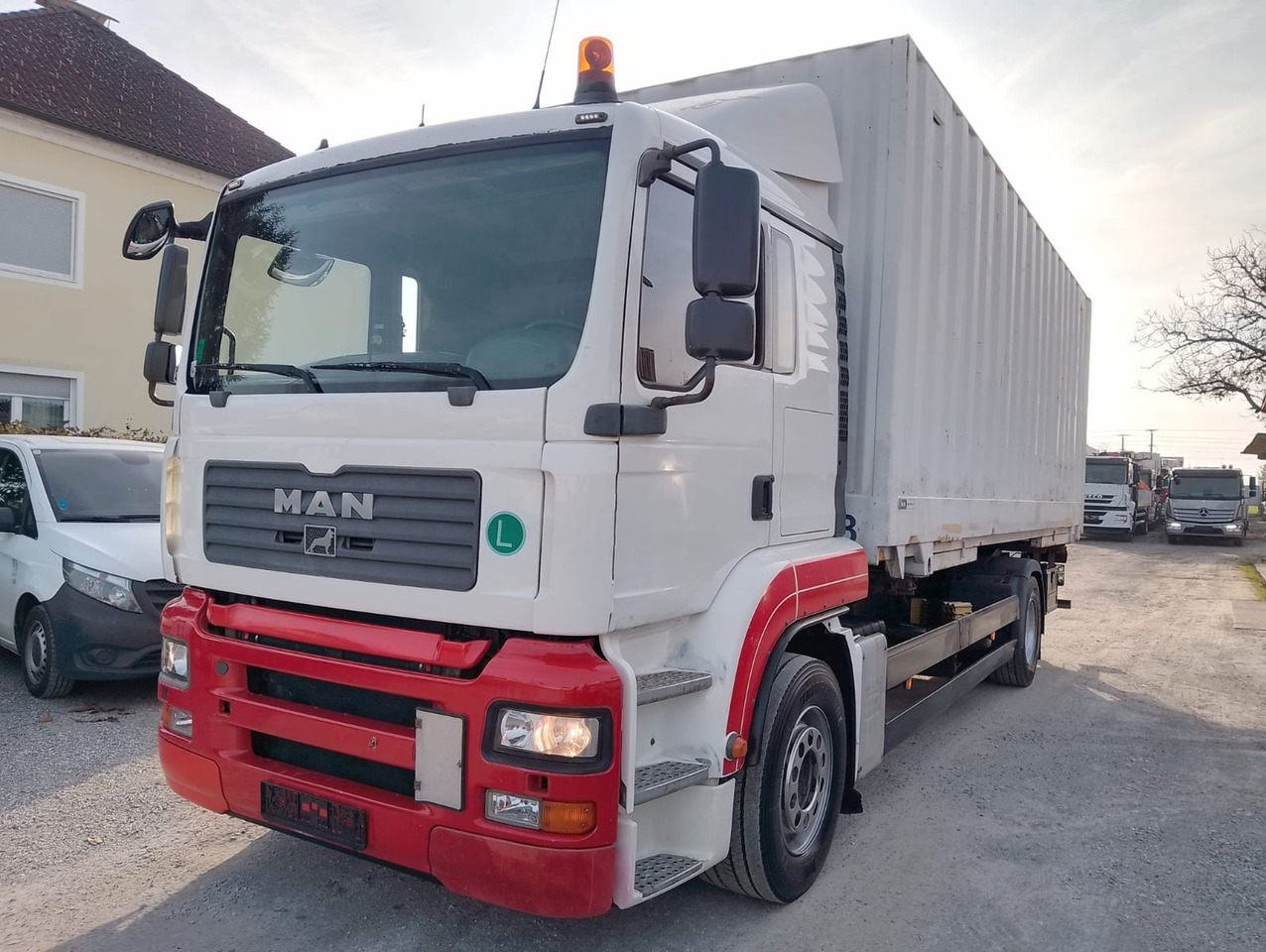 MAN TGA 18 320 - Грузовик-контейнеровоз/ Сменный кузов: фото 1 MAN TGA 18 320 - Грузовик-контейнеровоз/ Сменный кузов: фото 1