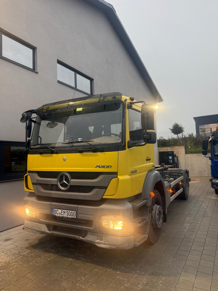 MERCEDES-BENZ AXOR 1829/ 18t Abroller TÜV/SP Neu - Крюковой мультилифт: фото 1 MERCEDES-BENZ AXOR 1829/ 18t Abroller TÜV/SP Neu - Крюковой мультилифт: фото 1