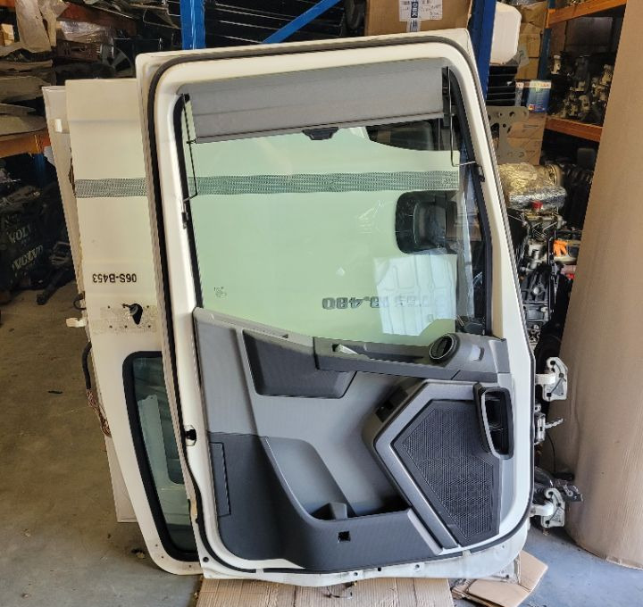 DRZWI LEWE RENAULT RANGE T GAMA - Дверь и запчасти для Грузовиков: фото 4 DRZWI LEWE RENAULT RANGE T GAMA - Дверь и запчасти для Грузовиков: фото 4