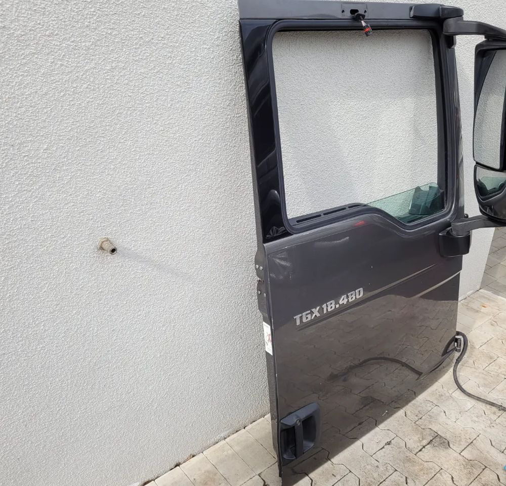 DRZWI MAN TGX PRAWE EURO6 - Дверь и запчасти для Грузовиков: фото 2 DRZWI MAN TGX PRAWE EURO6 - Дверь и запчасти для Грузовиков: фото 2