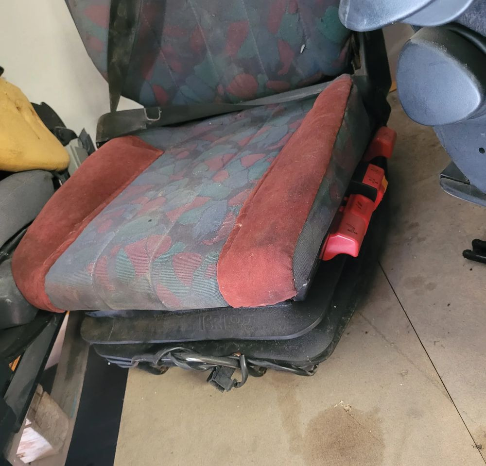 FOTEL KIEROWCY MERCEDES ATEGO CHWALIM116 - Сиденье для Грузовиков: фото 2 FOTEL KIEROWCY MERCEDES ATEGO CHWALIM116 - Сиденье для Грузовиков: фото 2