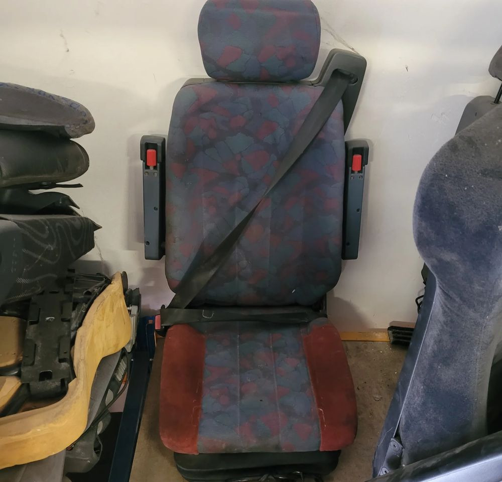 FOTEL KIEROWCY MERCEDES ATEGO CHWALIM116 - Сиденье для Грузовиков: фото 1 FOTEL KIEROWCY MERCEDES ATEGO CHWALIM116 - Сиденье для Грузовиков: фото 1