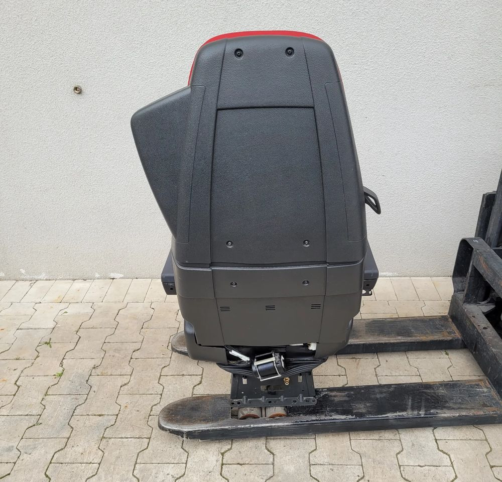 FOTEL KIEROWCY VOLVO FH4 ORYGINAŁ CHWALIM116 - Сиденье для Грузовиков: фото 5 FOTEL KIEROWCY VOLVO FH4 ORYGINAŁ CHWALIM116 - Сиденье для Грузовиков: фото 5