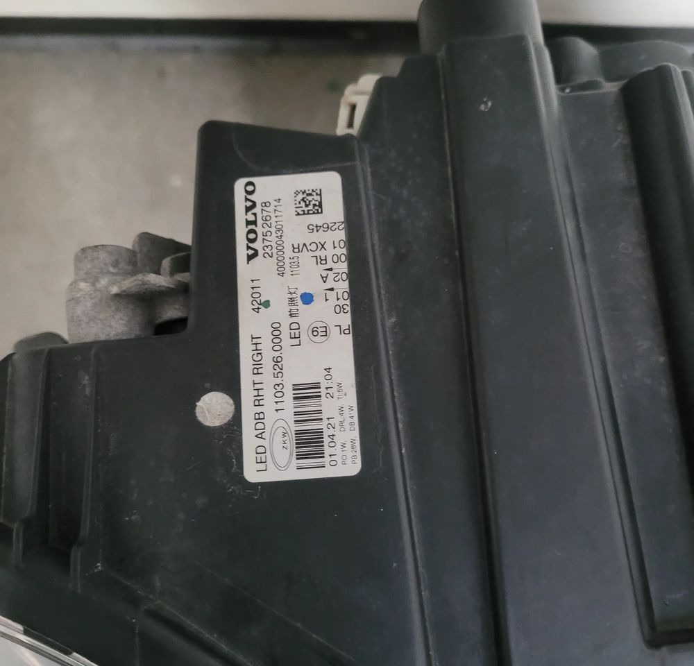 LAMPA LED RH. VOLVO FH5 23752678 ORYGINAŁ CHWALIM116 - Свет/ Освещение для Грузовиков: фото 4 LAMPA LED RH. VOLVO FH5 23752678 ORYGINAŁ CHWALIM116 - Свет/ Освещение для Грузовиков: фото 4