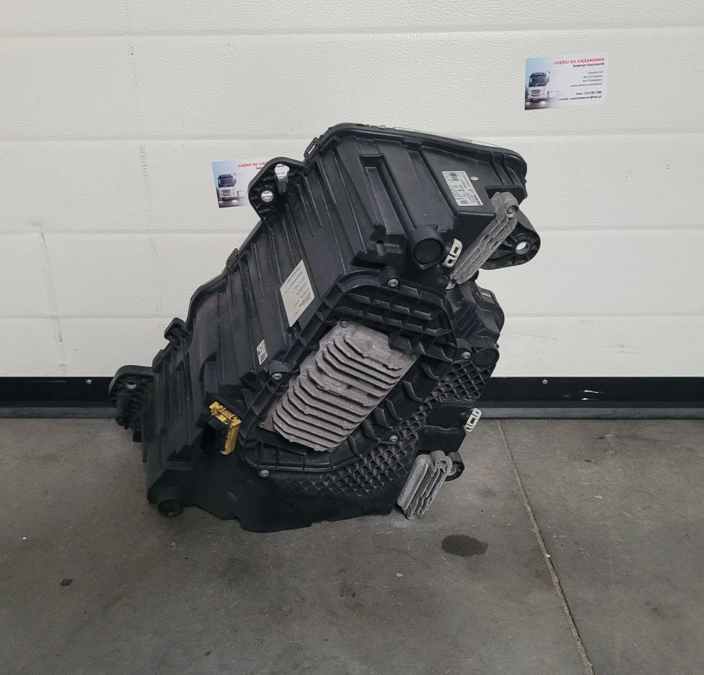 LAMPA LED RH. VOLVO FH5 23752678 ORYGINAŁ CHWALIM116 - Свет/ Освещение для Грузовиков: фото 2 LAMPA LED RH. VOLVO FH5 23752678 ORYGINAŁ CHWALIM116 - Свет/ Освещение для Грузовиков: фото 2