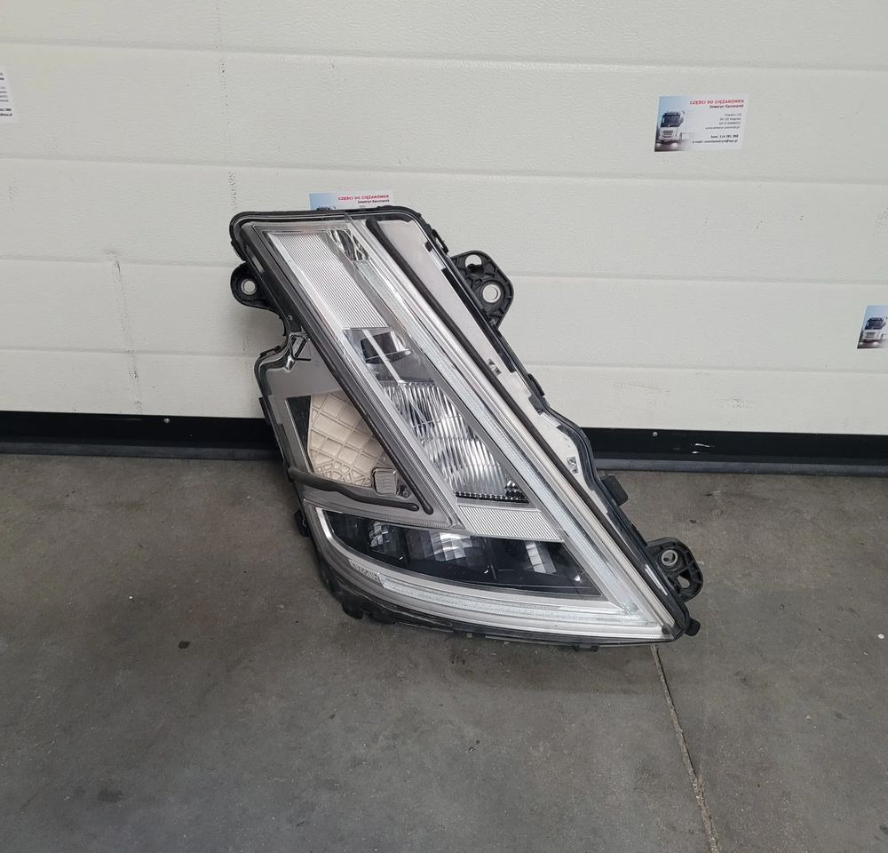 LAMPA LED RH. VOLVO FH5 23752678 ORYGINAŁ CHWALIM116 - Свет/ Освещение для Грузовиков: фото 1 LAMPA LED RH. VOLVO FH5 23752678 ORYGINAŁ CHWALIM116 - Свет/ Освещение для Грузовиков: фото 1