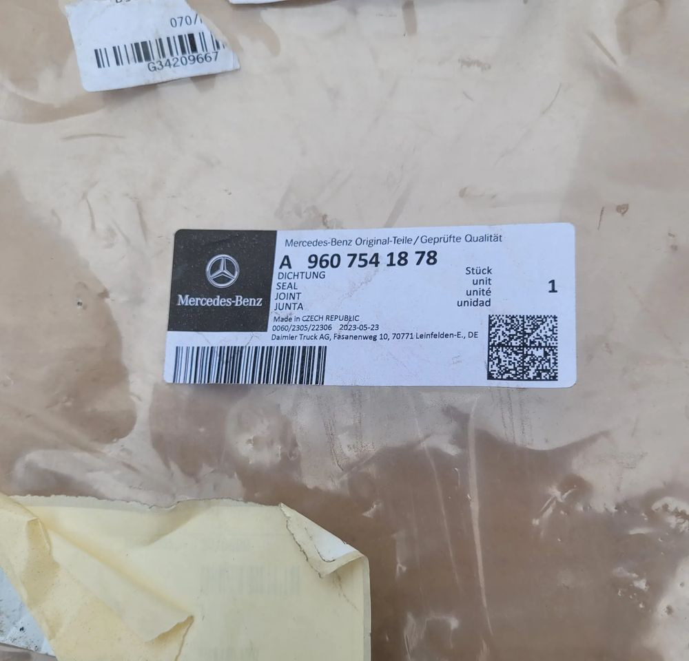 USZCZELKA MERCEDES ACTROS MP4 MP5 ORYGINAŁ NOWA A9607541878 CHWALIM116 - Кузов и экстерьер для Грузовиков: фото 2 USZCZELKA MERCEDES ACTROS MP4 MP5 ORYGINAŁ NOWA A9607541878 CHWALIM116 - Кузов и экстерьер для Грузовиков: фото 2