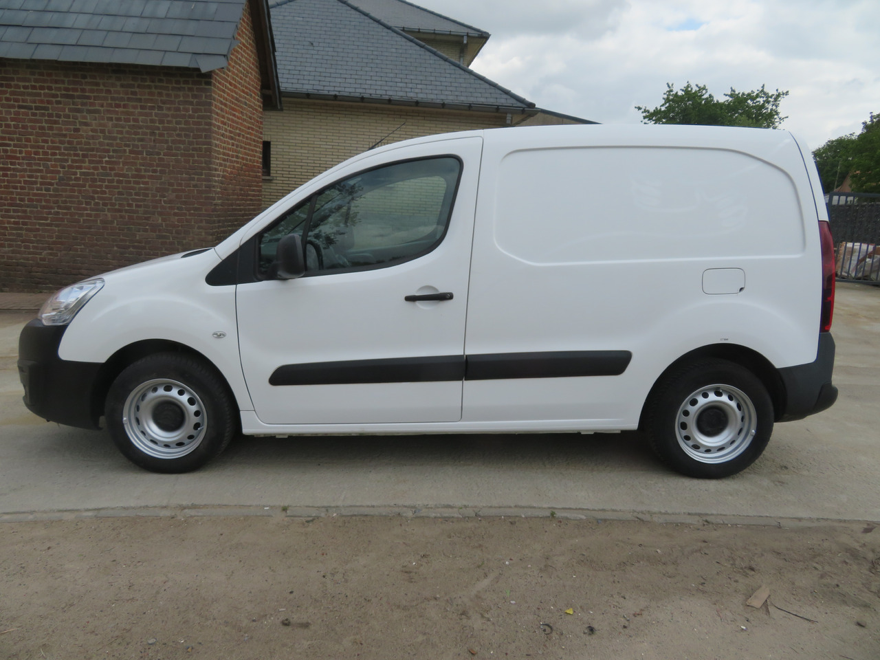 CITROËN Berlingo 1.6 BlueHDi CLUB - Цельнометаллический фургон: фото 4 CITROËN Berlingo 1.6 BlueHDi CLUB - Цельнометаллический фургон: фото 4