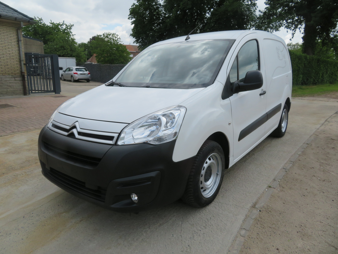 CITROËN Berlingo 1.6 BlueHDi CLUB - Цельнометаллический фургон: фото 3 CITROËN Berlingo 1.6 BlueHDi CLUB - Цельнометаллический фургон: фото 3