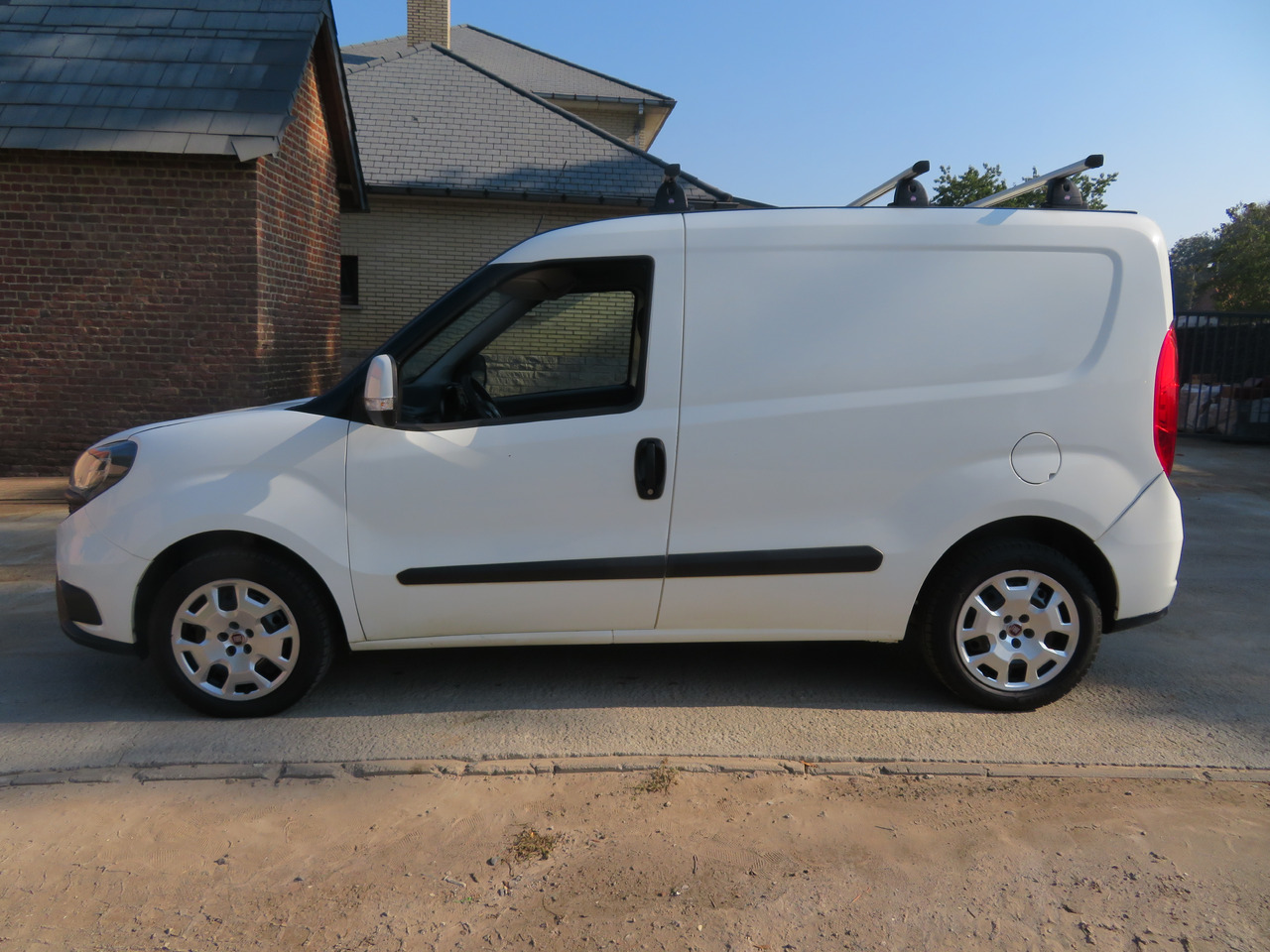 Fiat Doblo Cargo 1.3 Multijet - Легковой фургон: фото 4 Fiat Doblo Cargo 1.3 Multijet - Легковой фургон: фото 4