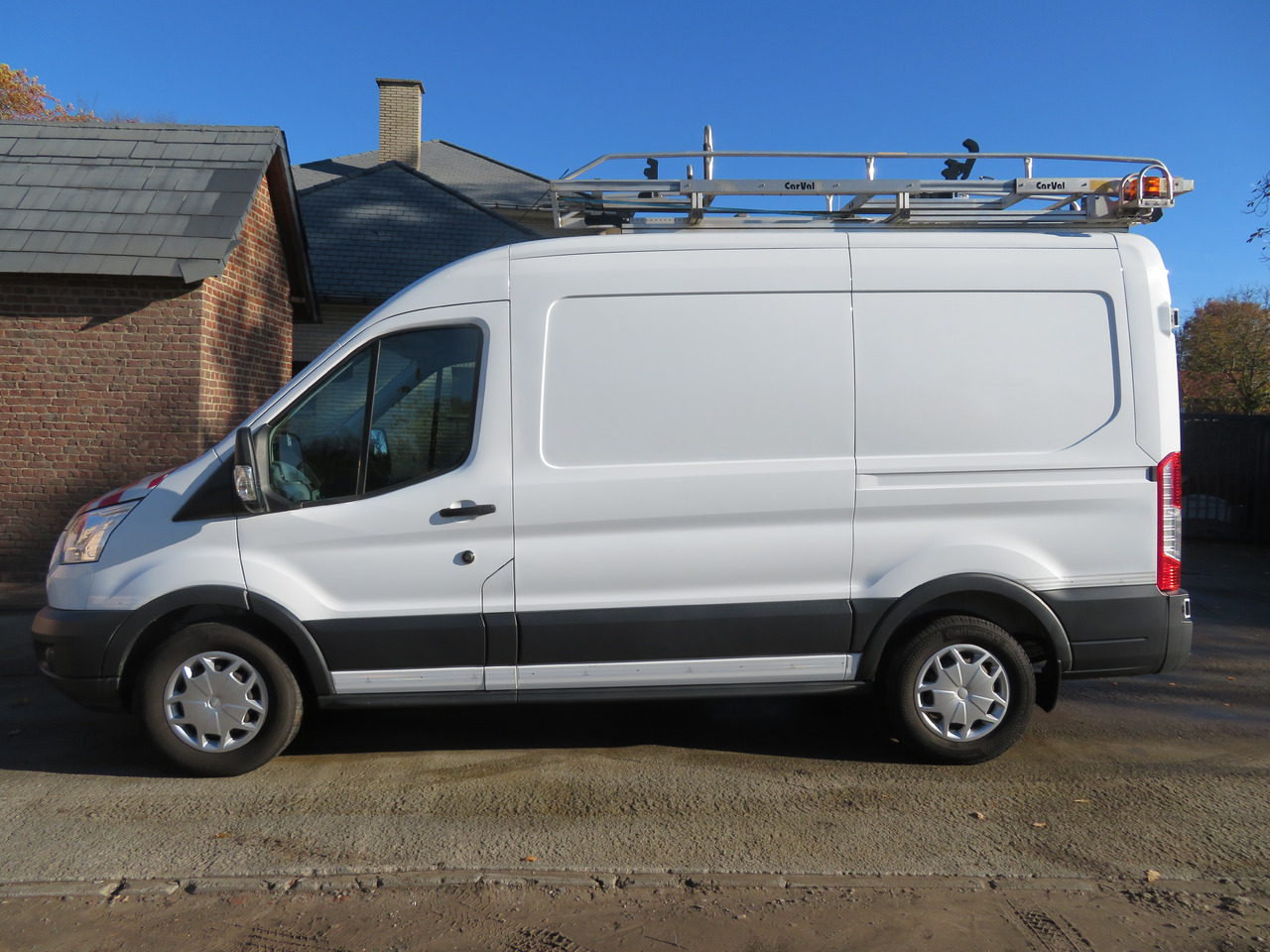 Ford Transit 2.0TDCi L2H2 - Цельнометаллический фургон: фото 4 Ford Transit 2.0TDCi L2H2 - Цельнометаллический фургон: фото 4
