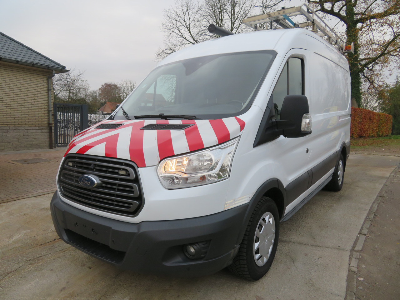 Ford Transit 2.0TDCi - L2H2 - Цельнометаллический фургон: фото 3 Ford Transit 2.0TDCi - L2H2 - Цельнометаллический фургон: фото 3