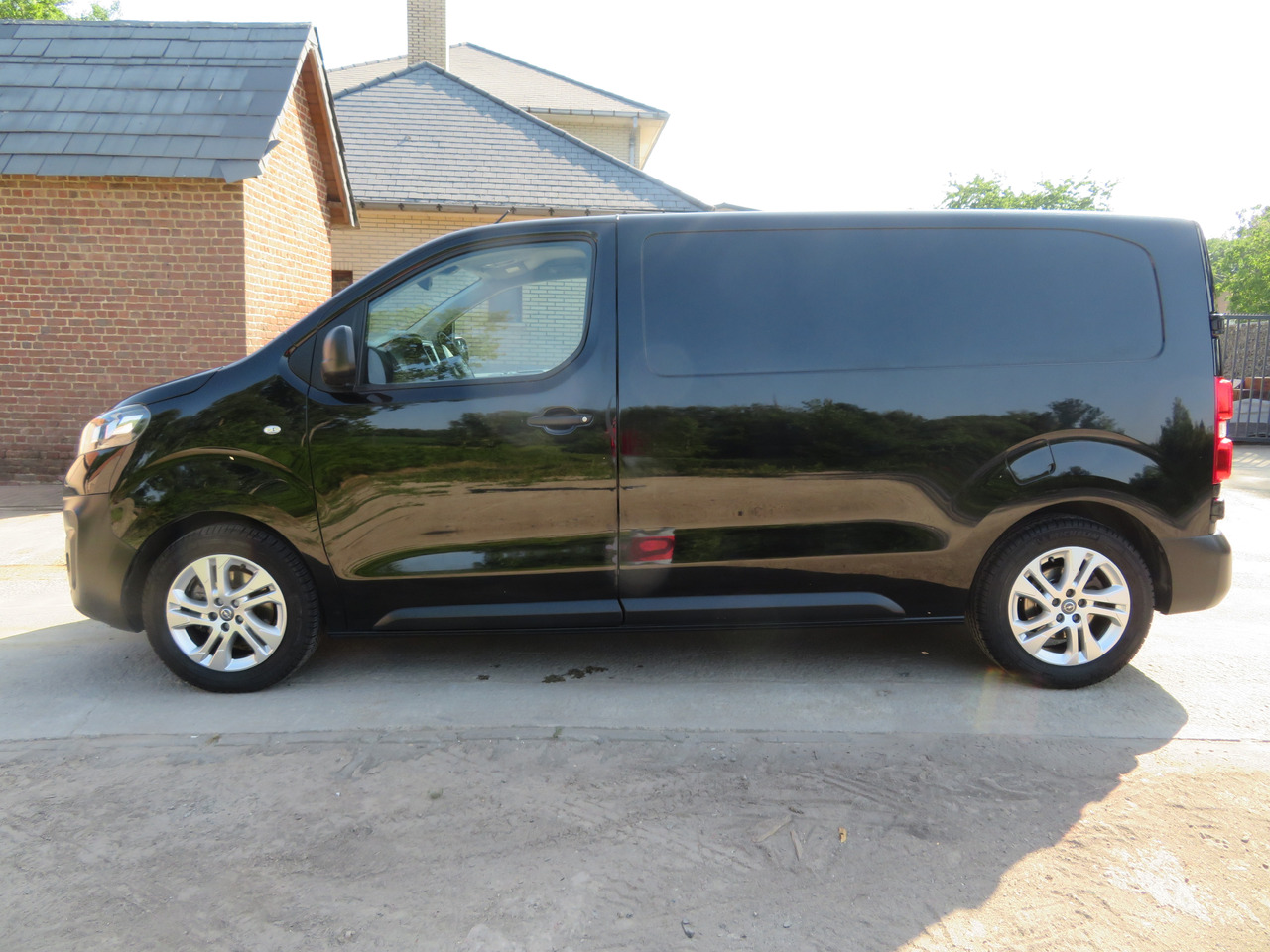OPEL Vivaro 2.0 Turbo - L2H1 - Легковой фургон: фото 4 OPEL Vivaro 2.0 Turbo - L2H1 - Легковой фургон: фото 4