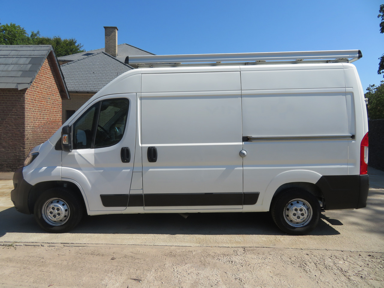 PEUGEOT Boxer 2.2 BlueHDI L2H2 - Цельнометаллический фургон: фото 4 PEUGEOT Boxer 2.2 BlueHDI L2H2 - Цельнометаллический фургон: фото 4