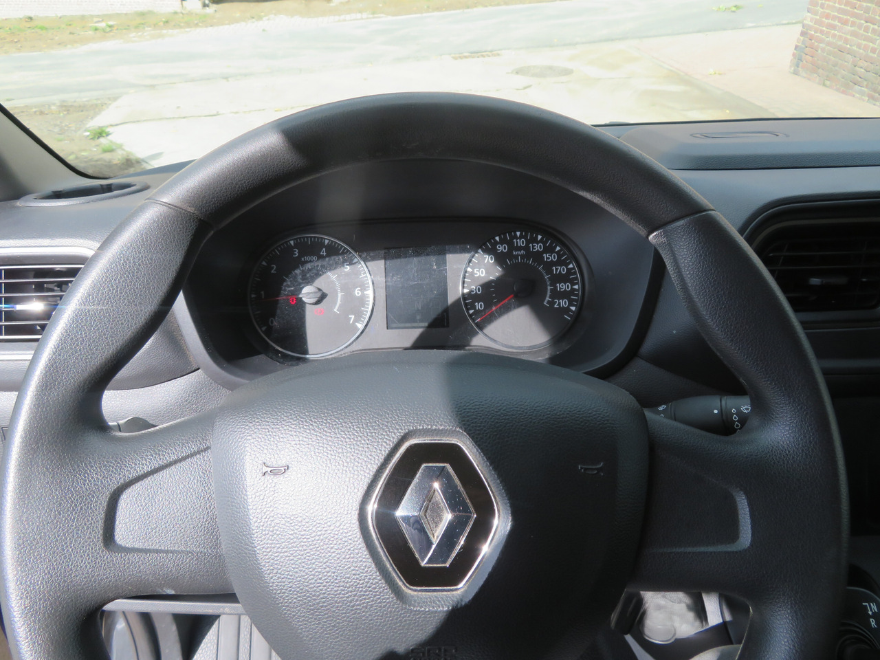 Цельнометаллический фургон Renault Master 2.3dCi Grand Confort - L3H3: фото 16