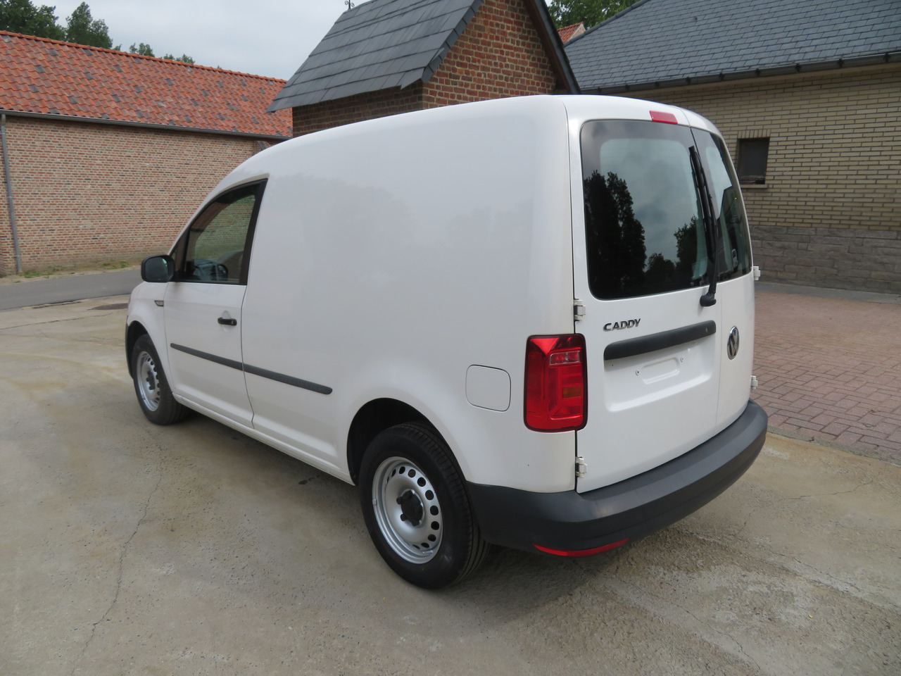 VOLKSWAGEN Caddy 2.0 TDi - Легковой фургон: фото 5 VOLKSWAGEN Caddy 2.0 TDi - Легковой фургон: фото 5