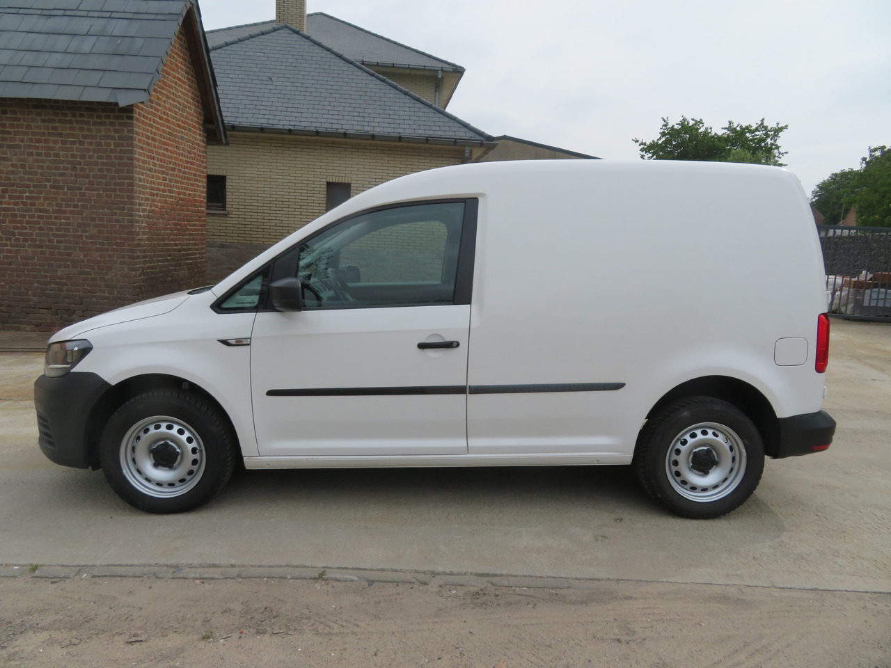 VOLKSWAGEN Caddy 2.0 TDi - Легковой фургон: фото 4 VOLKSWAGEN Caddy 2.0 TDi - Легковой фургон: фото 4