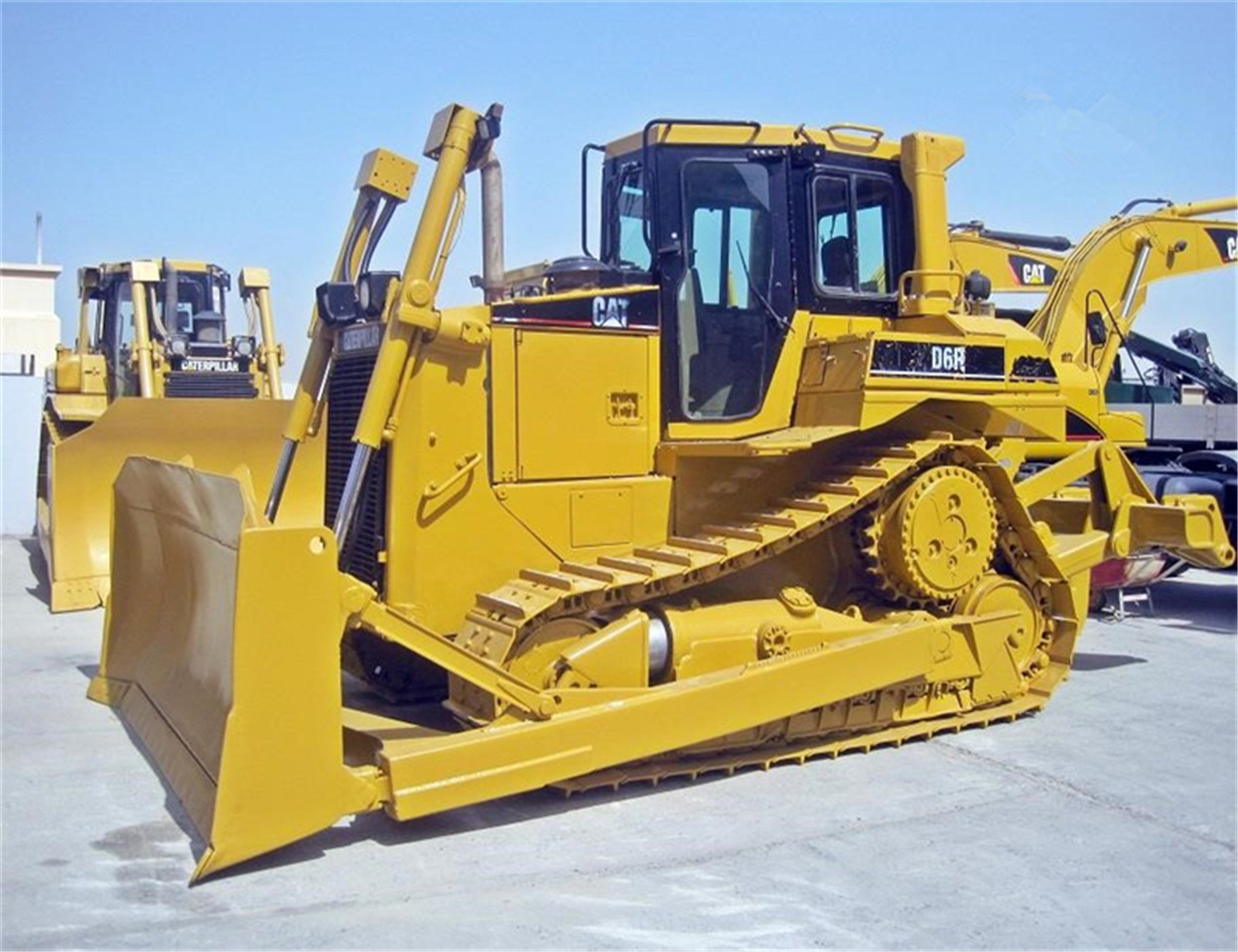 CATERPILLAR D6R - Бульдозер: фото 1 CATERPILLAR D6R - Бульдозер: фото 1