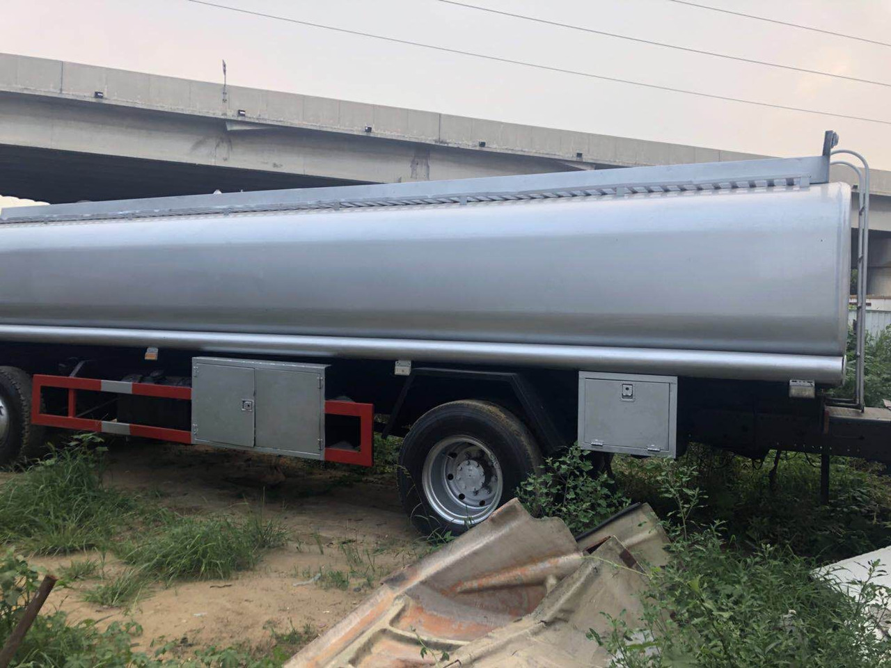 DONGFENG fuel tanker CLICK HERE FOR DISCOUNT - Грузовик-цистерна: фото 5 DONGFENG fuel tanker CLICK HERE FOR DISCOUNT - Грузовик-цистерна: фото 5