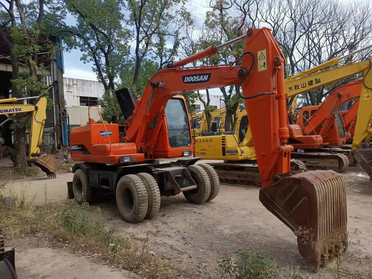 DOOSAN DH150W - Гусеничный экскаватор: фото 4 DOOSAN DH150W - Гусеничный экскаватор: фото 4