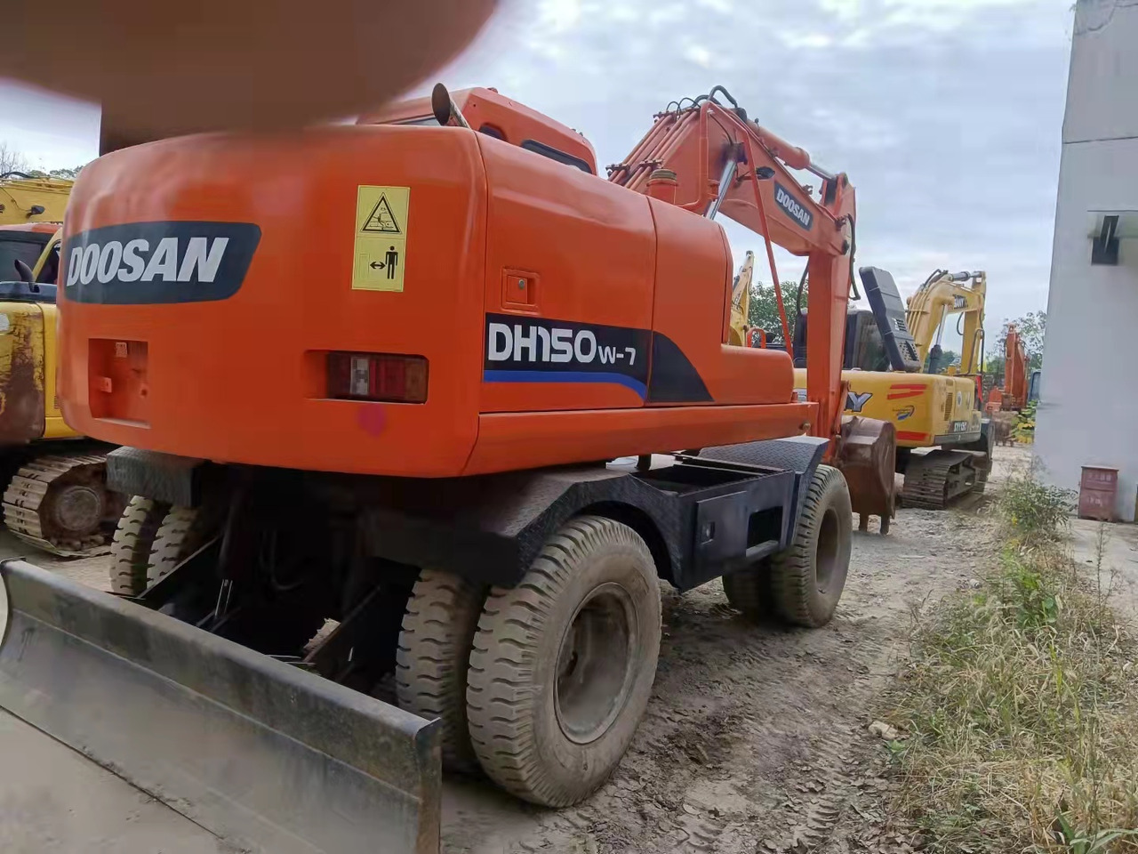 DOOSAN DH150W - Гусеничный экскаватор: фото 5 DOOSAN DH150W - Гусеничный экскаватор: фото 5