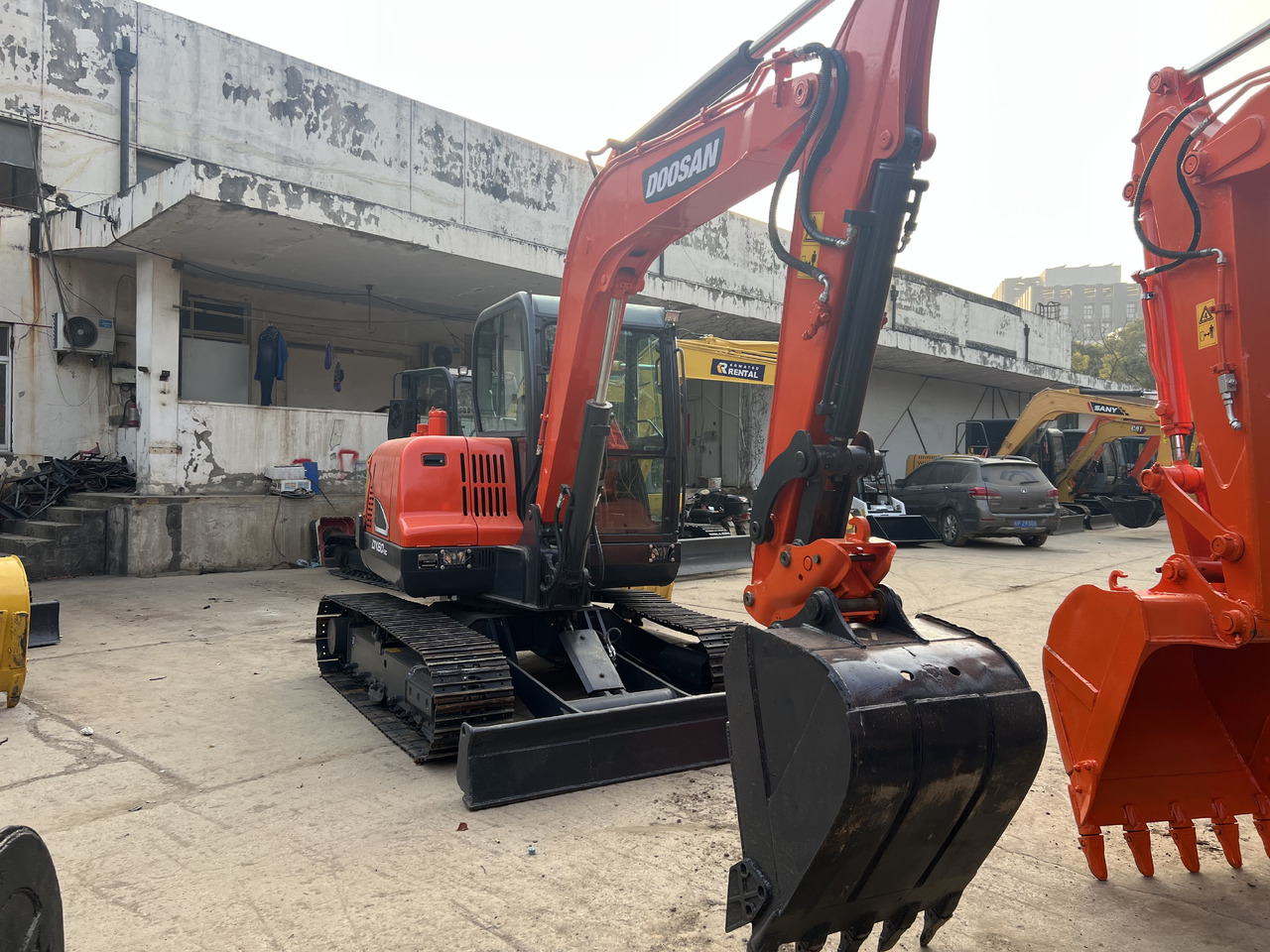 DOOSAN DX60-9C - Гусеничный экскаватор: фото 2 DOOSAN DX60-9C - Гусеничный экскаватор: фото 2