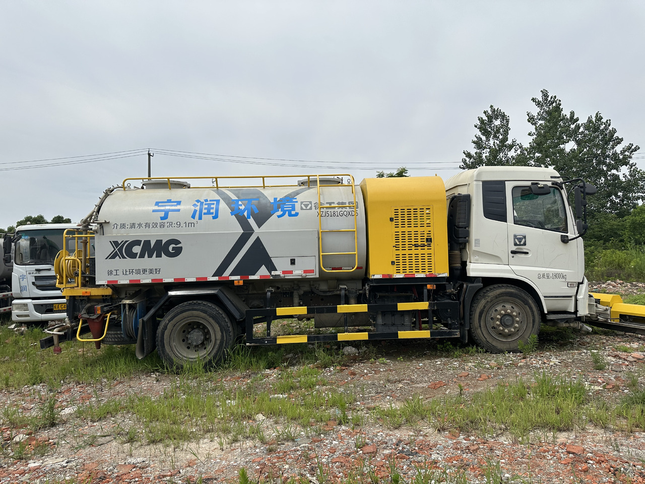 Dongfeng Large Vacuum Suction Truck - Ассенизатор: фото 1 Dongfeng Large Vacuum Suction Truck - Ассенизатор: фото 1