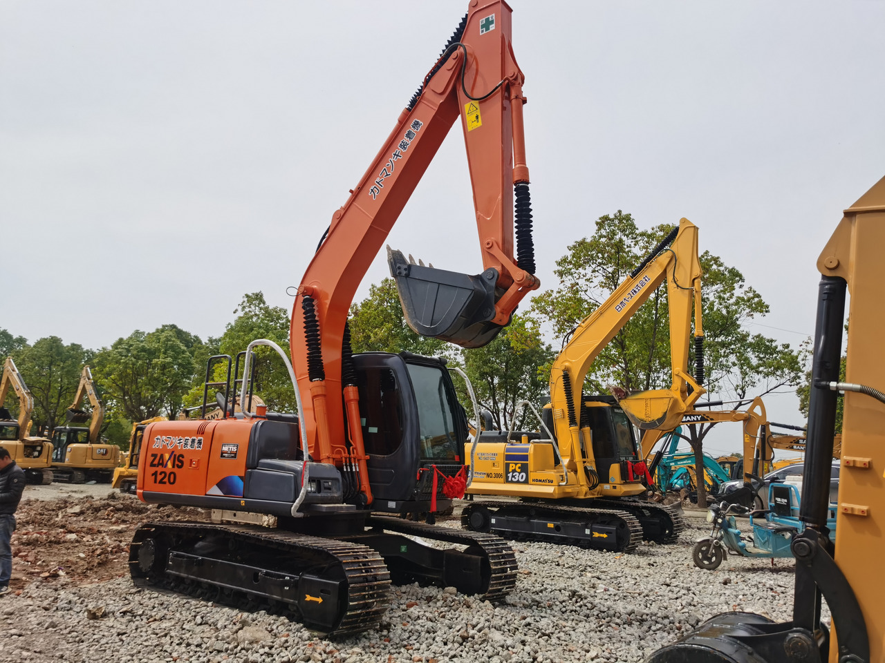 HITACHI ZX120 - Гусеничный экскаватор: фото 2 HITACHI ZX120 - Гусеничный экскаватор: фото 2