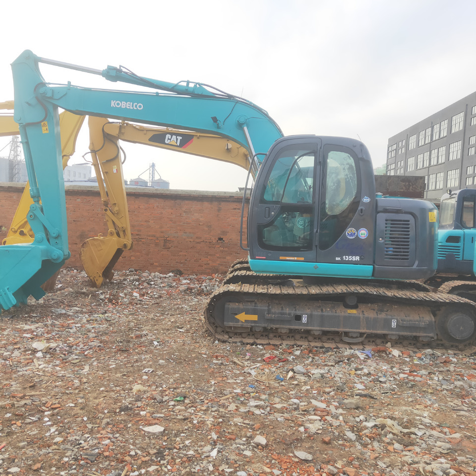 KOBELCO SK135SR - Гусеничный экскаватор: фото 2 KOBELCO SK135SR - Гусеничный экскаватор: фото 2