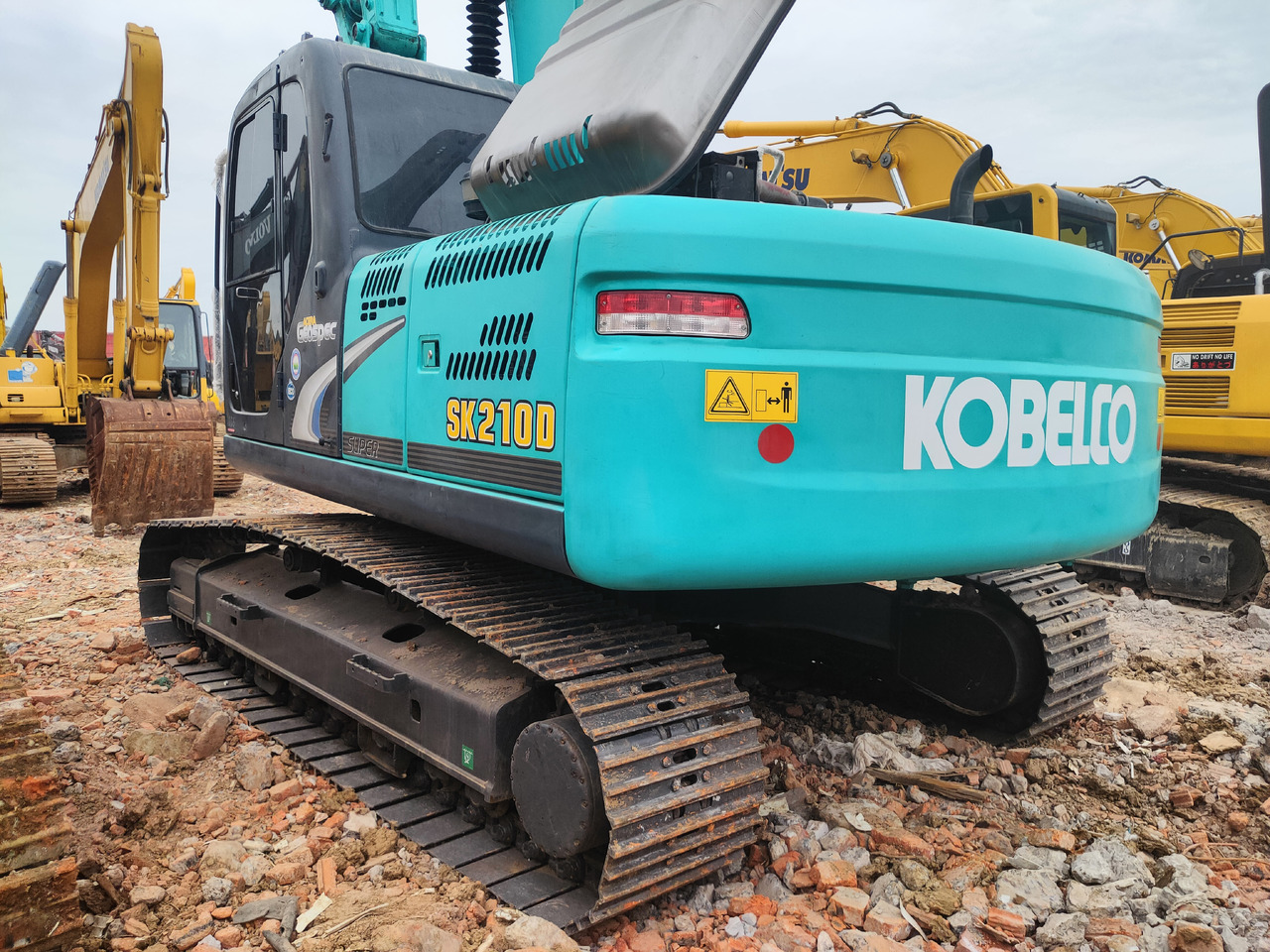 KOBELCO SK210D - Гусеничный экскаватор: фото 2 KOBELCO SK210D - Гусеничный экскаватор: фото 2