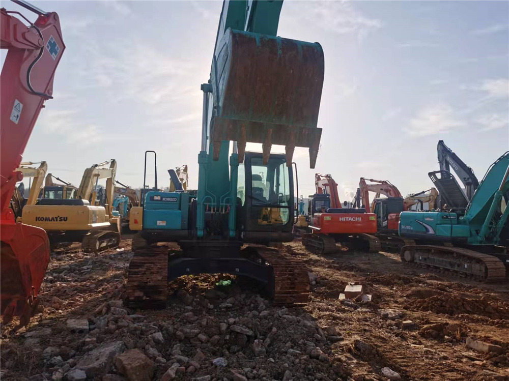 KOBELCO SK250-8 - Гусеничный экскаватор: фото 3 KOBELCO SK250-8 - Гусеничный экскаватор: фото 3