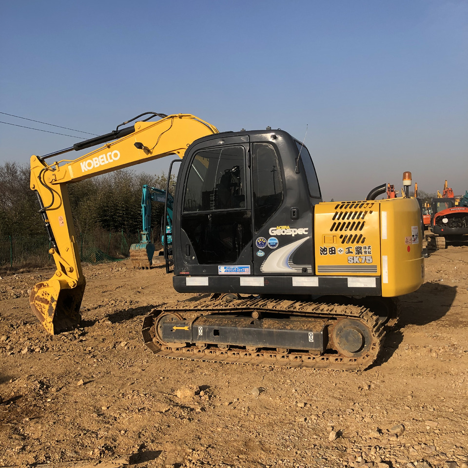 Гусеничный экскаватор KOBELCO SK75: фото 6