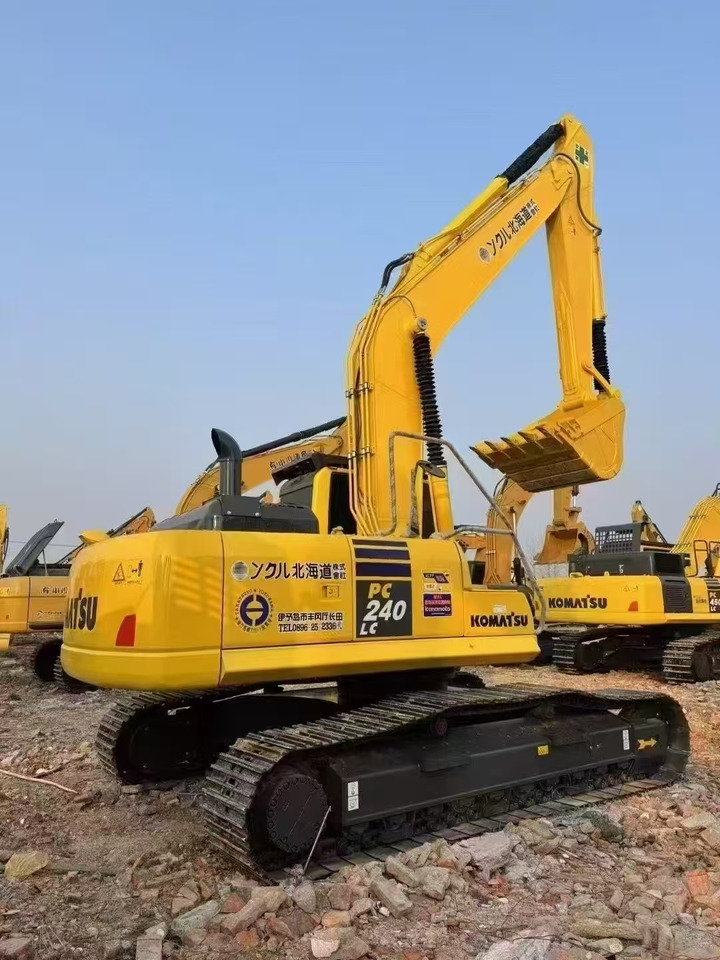 KOMATSU PC240 - Гусеничный экскаватор: фото 1 KOMATSU PC240 - Гусеничный экскаватор: фото 1