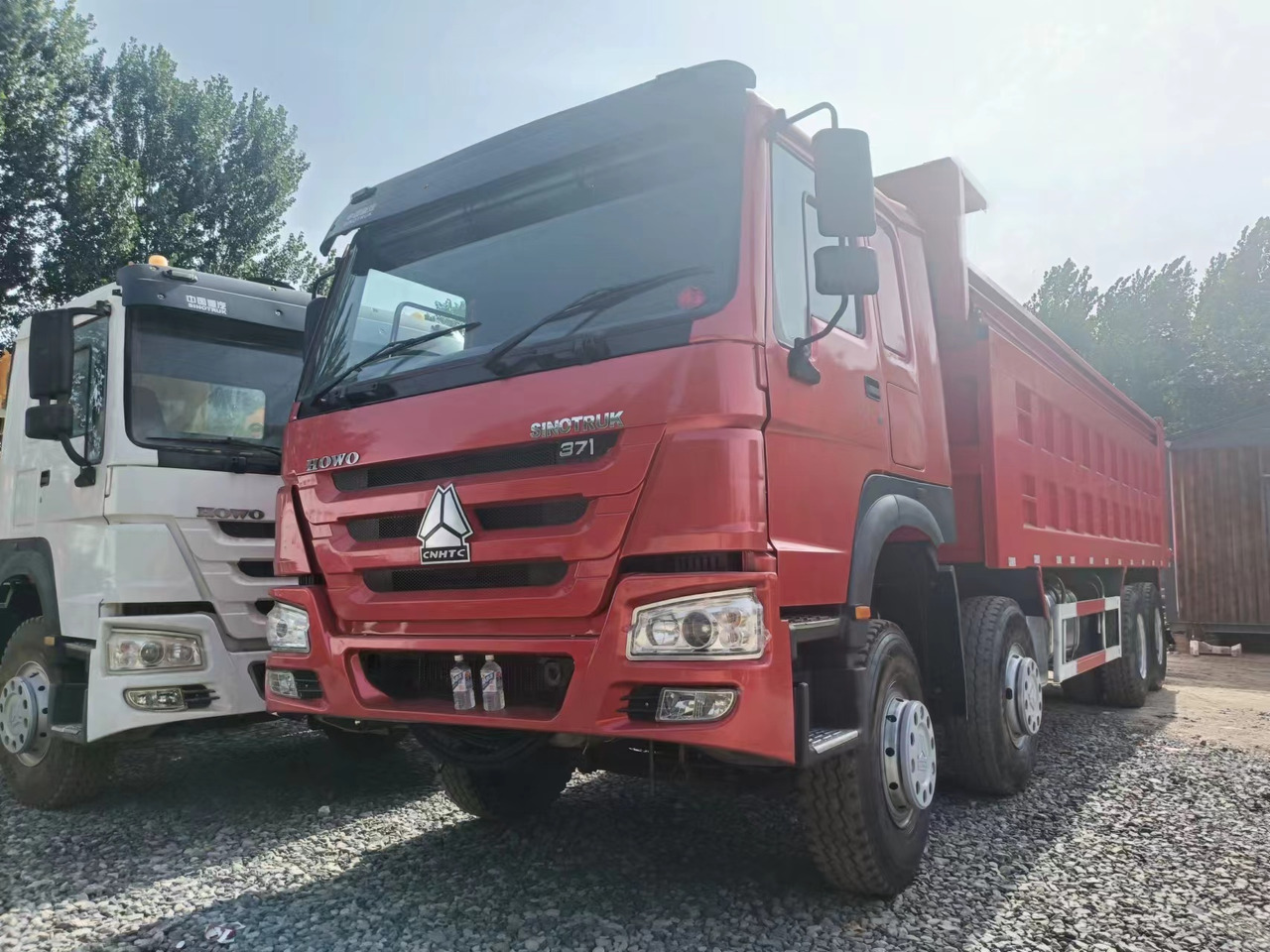 SINOTRUK HOWO 371 - Самосвал: фото 2 SINOTRUK HOWO 371 - Самосвал: фото 2