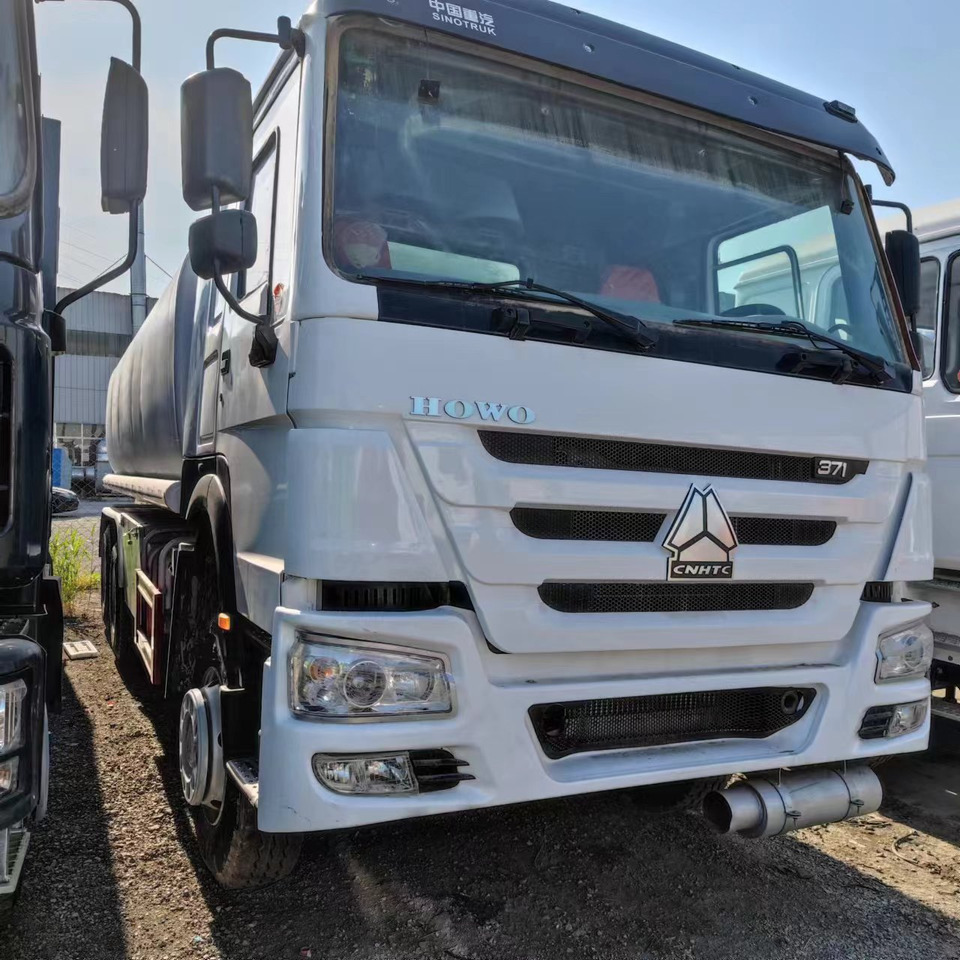 SINOTRUK HOWO 371 - Грузовик-цистерна: фото 2 SINOTRUK HOWO 371 - Грузовик-цистерна: фото 2