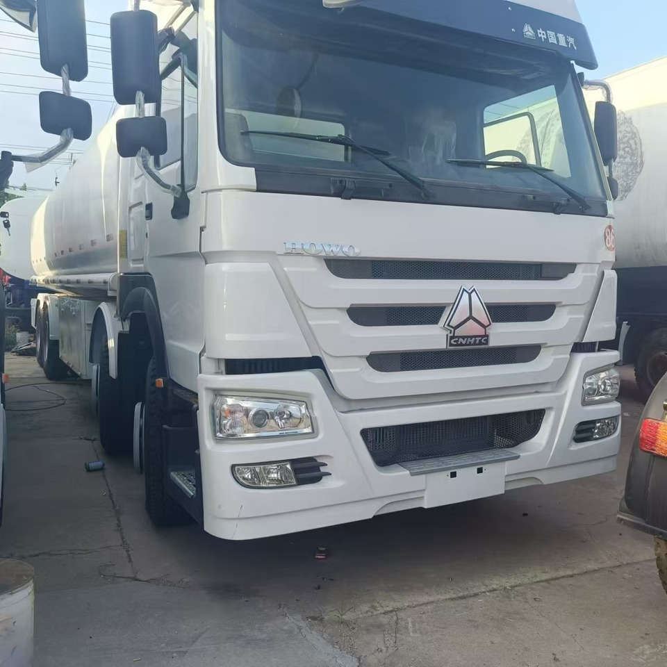 SINOTRUK Howo 371 Fuel Tanker Click Here For DISCOUNT - Грузовик-цистерна: фото 2 SINOTRUK Howo 371 Fuel Tanker Click Here For DISCOUNT - Грузовик-цистерна: фото 2