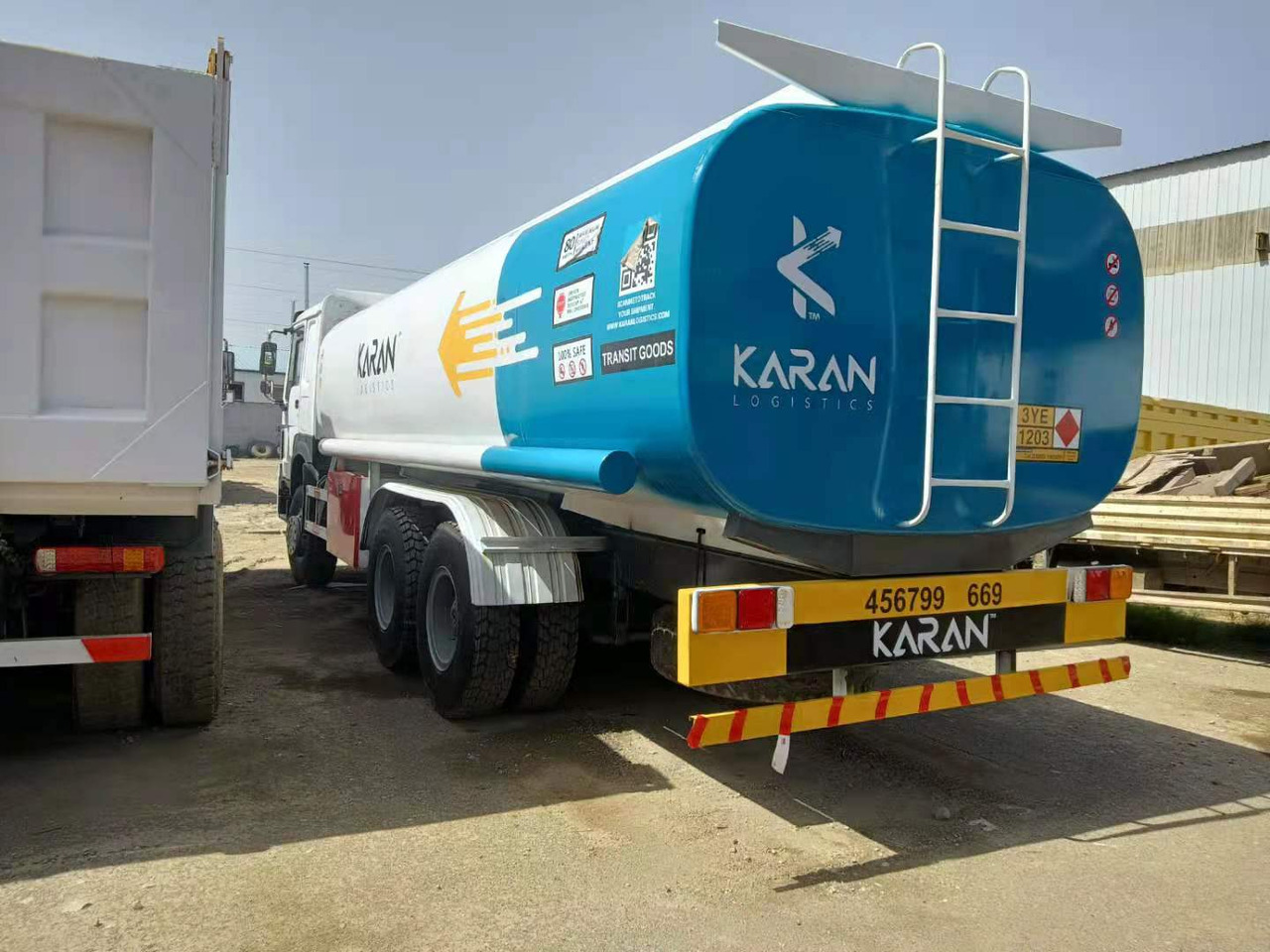 SINOTRUK Howo 371 Fuel Tanker Click Here For DISCOUNT - Грузовик-цистерна: фото 3 SINOTRUK Howo 371 Fuel Tanker Click Here For DISCOUNT - Грузовик-цистерна: фото 3