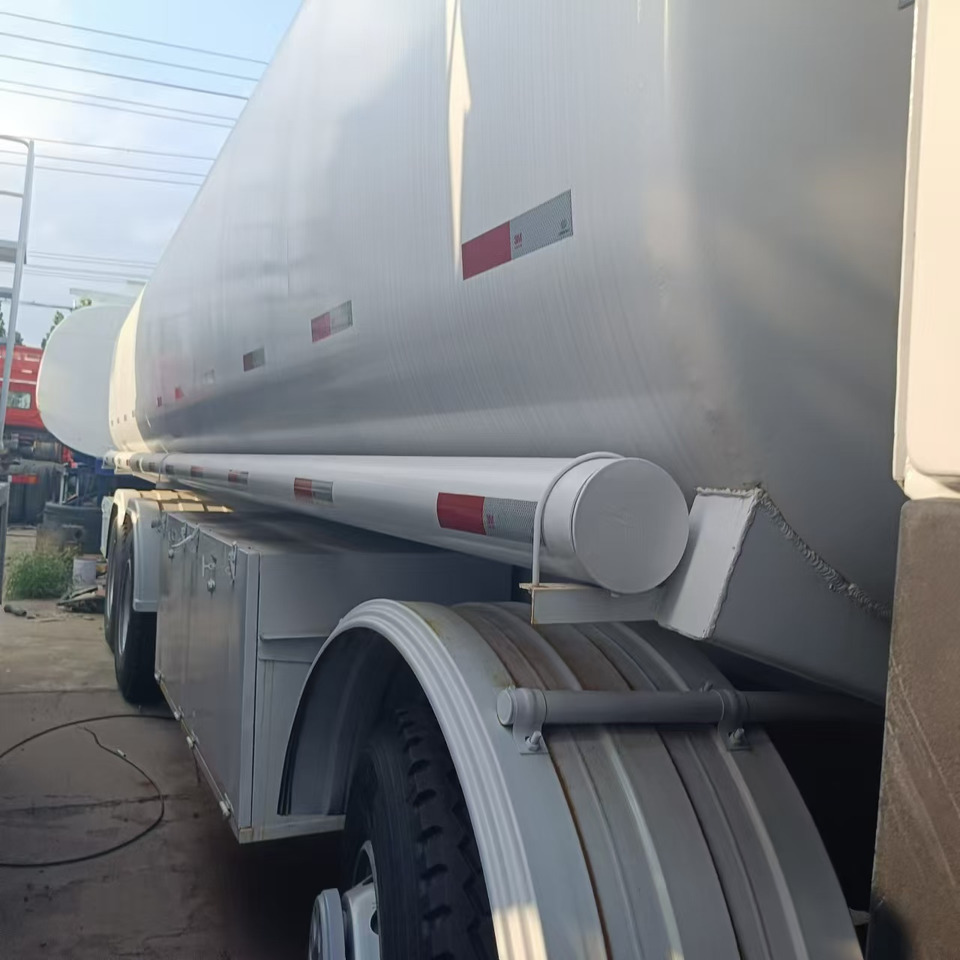 SINOTRUK Howo 371 Fuel Tanker Click Here For DISCOUNT - Грузовик-цистерна: фото 5 SINOTRUK Howo 371 Fuel Tanker Click Here For DISCOUNT - Грузовик-цистерна: фото 5