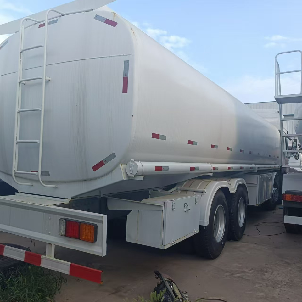 SINOTRUK Howo 371 Fuel Tanker Click Here For DISCOUNT - Грузовик-цистерна: фото 4 SINOTRUK Howo 371 Fuel Tanker Click Here For DISCOUNT - Грузовик-цистерна: фото 4