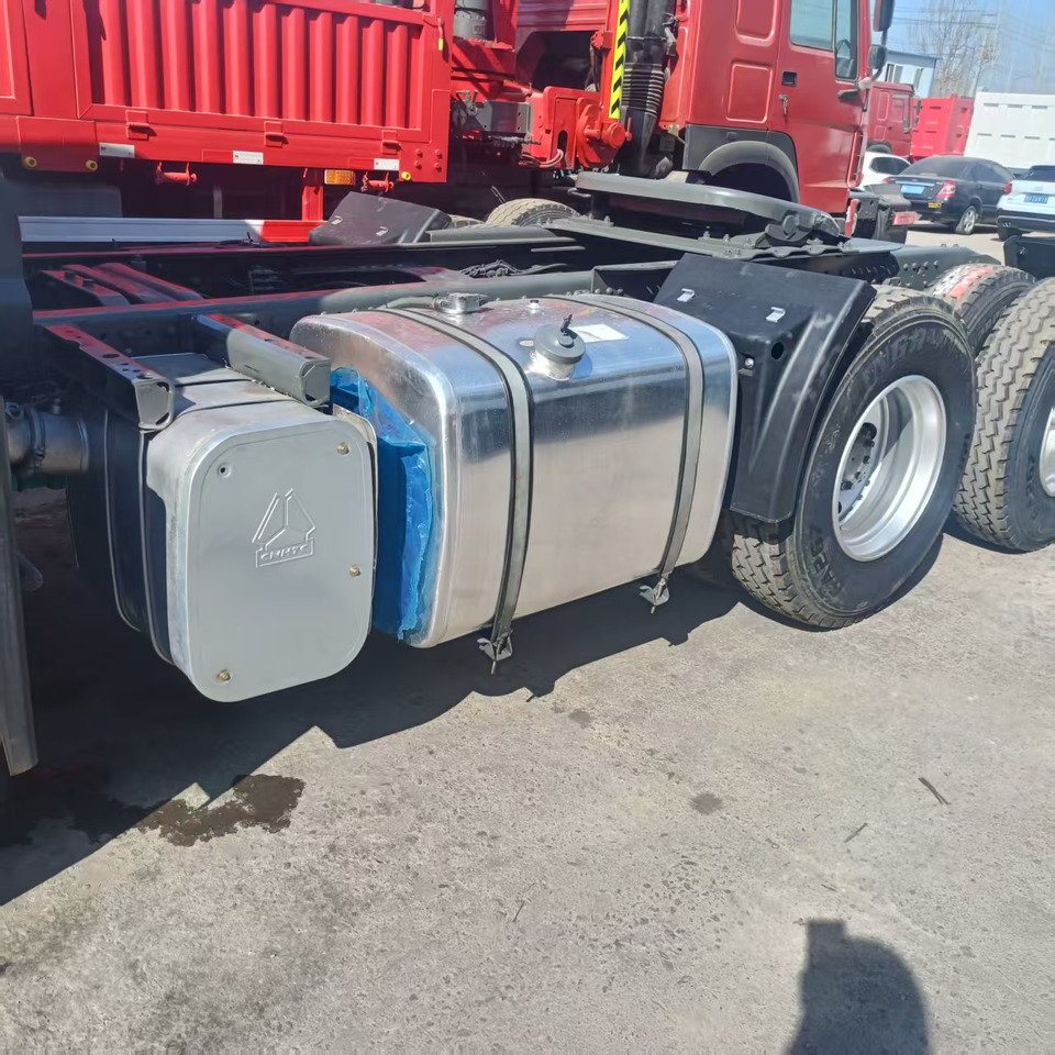 SINOTRUK HOWO NX 6x4 Truck Head Low Price Hot Sale CLICK HERE FOR DISCOUNT - Тягач: фото 3 SINOTRUK HOWO NX 6x4 Truck Head Low Price Hot Sale CLICK HERE FOR DISCOUNT - Тягач: фото 3