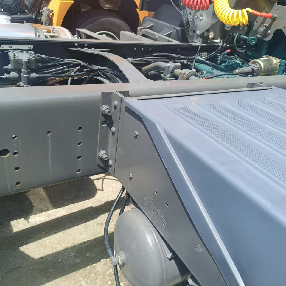 Тягач SINOTRUK HOWO Tractor Unit Right-hand Click for discount: фото 8 Тягач SINOTRUK HOWO Tractor Unit Right-hand Click for discount: фото 8