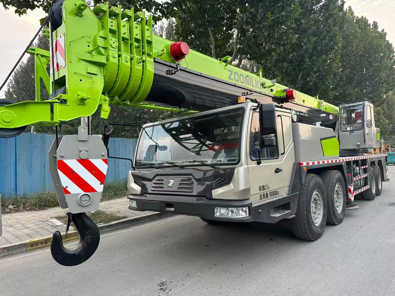 ZOOMLION ZTC800V Used 80tons Crane Strong Lifting Special Offer Inside - Кран: фото 1 ZOOMLION ZTC800V Used 80tons Crane Strong Lifting Special Offer Inside - Кран: фото 1
