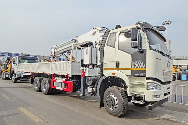 FAW FAW Truck Mounted Crane with Hydraulic Boom for Sale in Kuwait - Автоманипулятор: фото 1 FAW FAW Truck Mounted Crane with Hydraulic Boom for Sale in Kuwait - Автоманипулятор: фото 1
